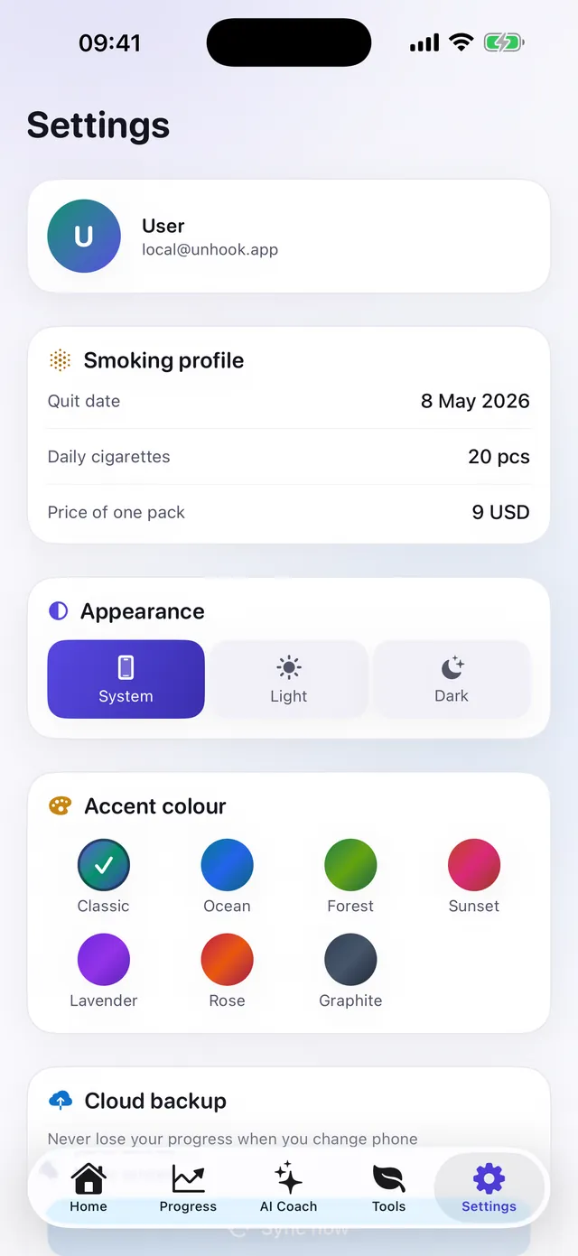Unhook settings screen with the smoking profile, light and dark appearance picker and seven accent colour swatches.